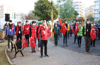 Bayraklı Ata’sını andı